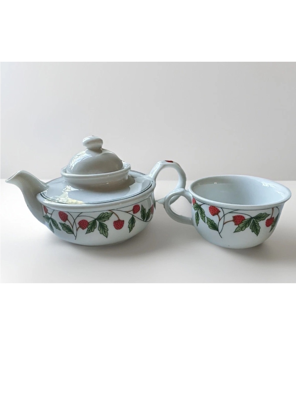 Vintage Strawberry Tea for One 3 PCs Set Toscany Collection Japan 1970 EUC